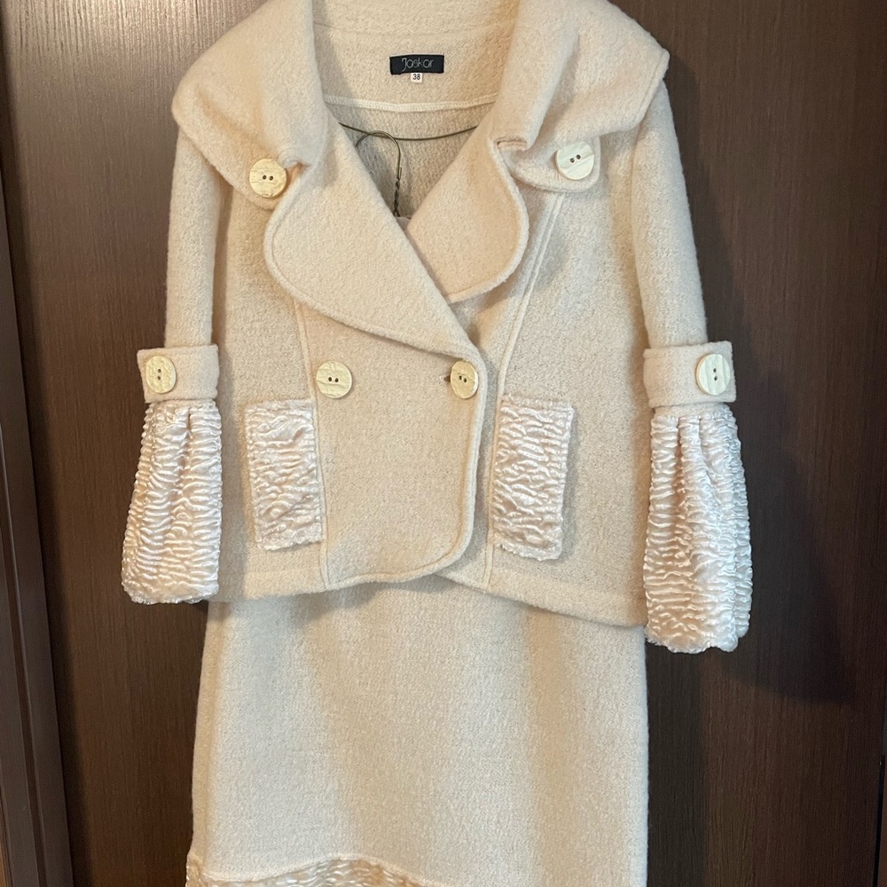 Elegant blazer and skirt sz.M. Wore ones.